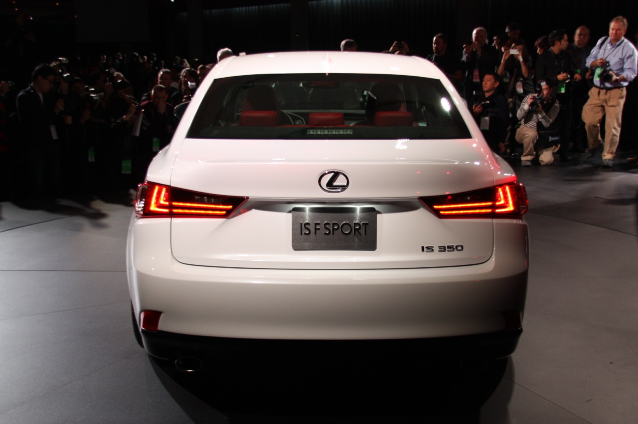 2014-lexus-is-detroit-2013-11
