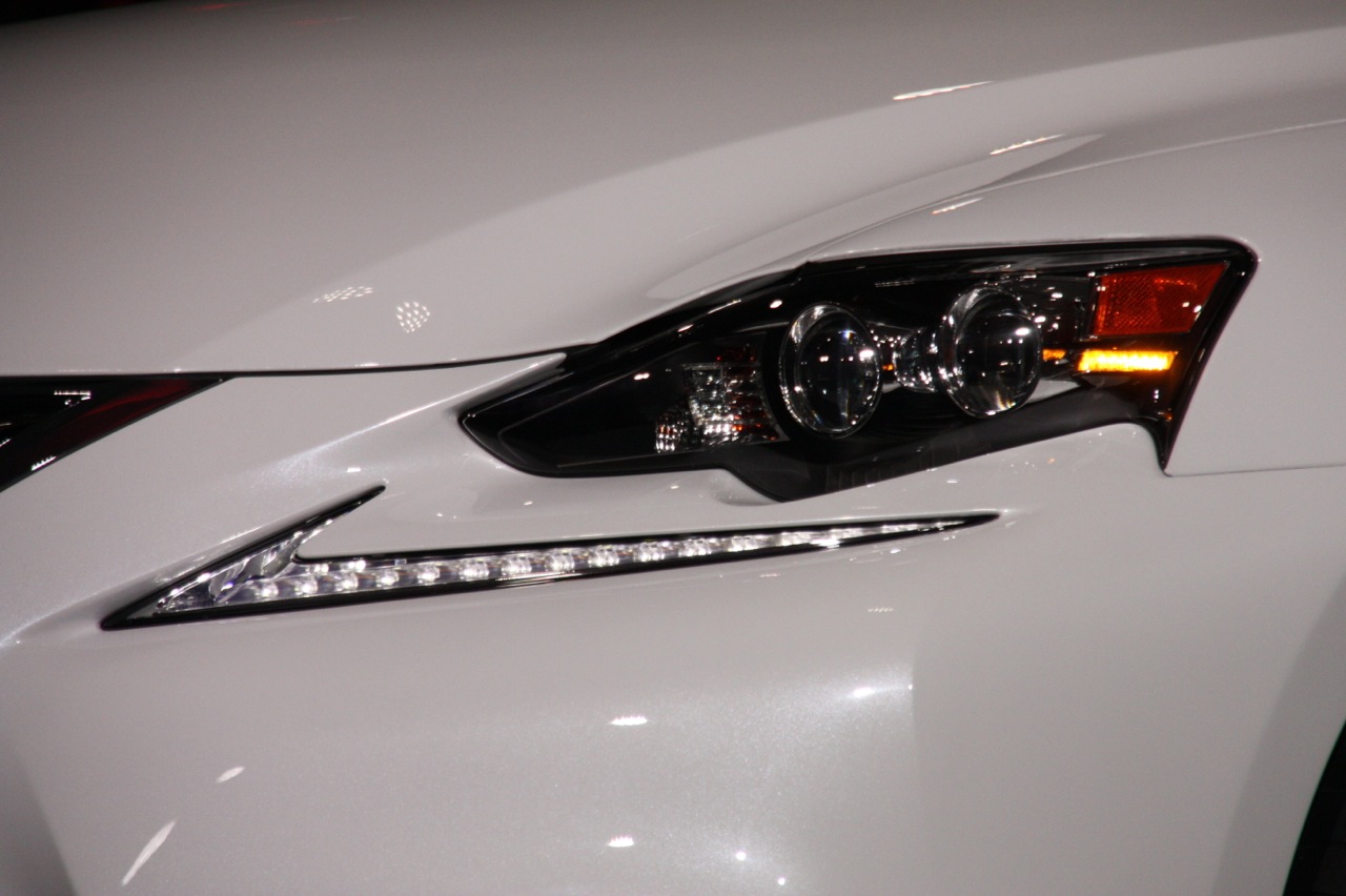 2014-lexus-is-detroit-2013-12