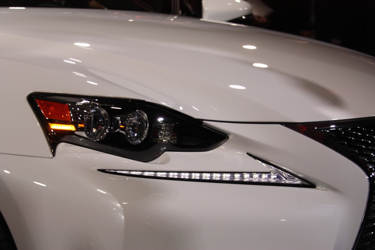2014-lexus-is-detroit-2013-13