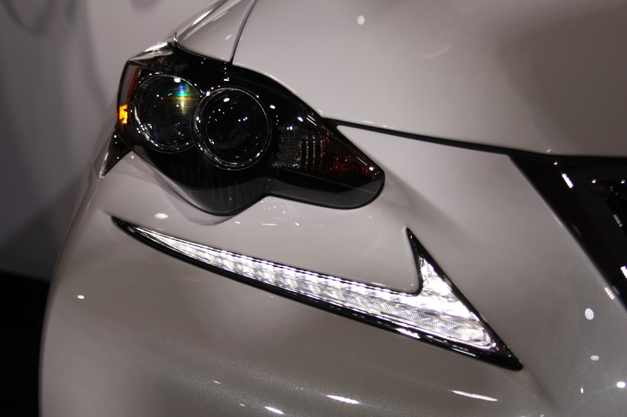 2014-lexus-is-detroit-2013-14