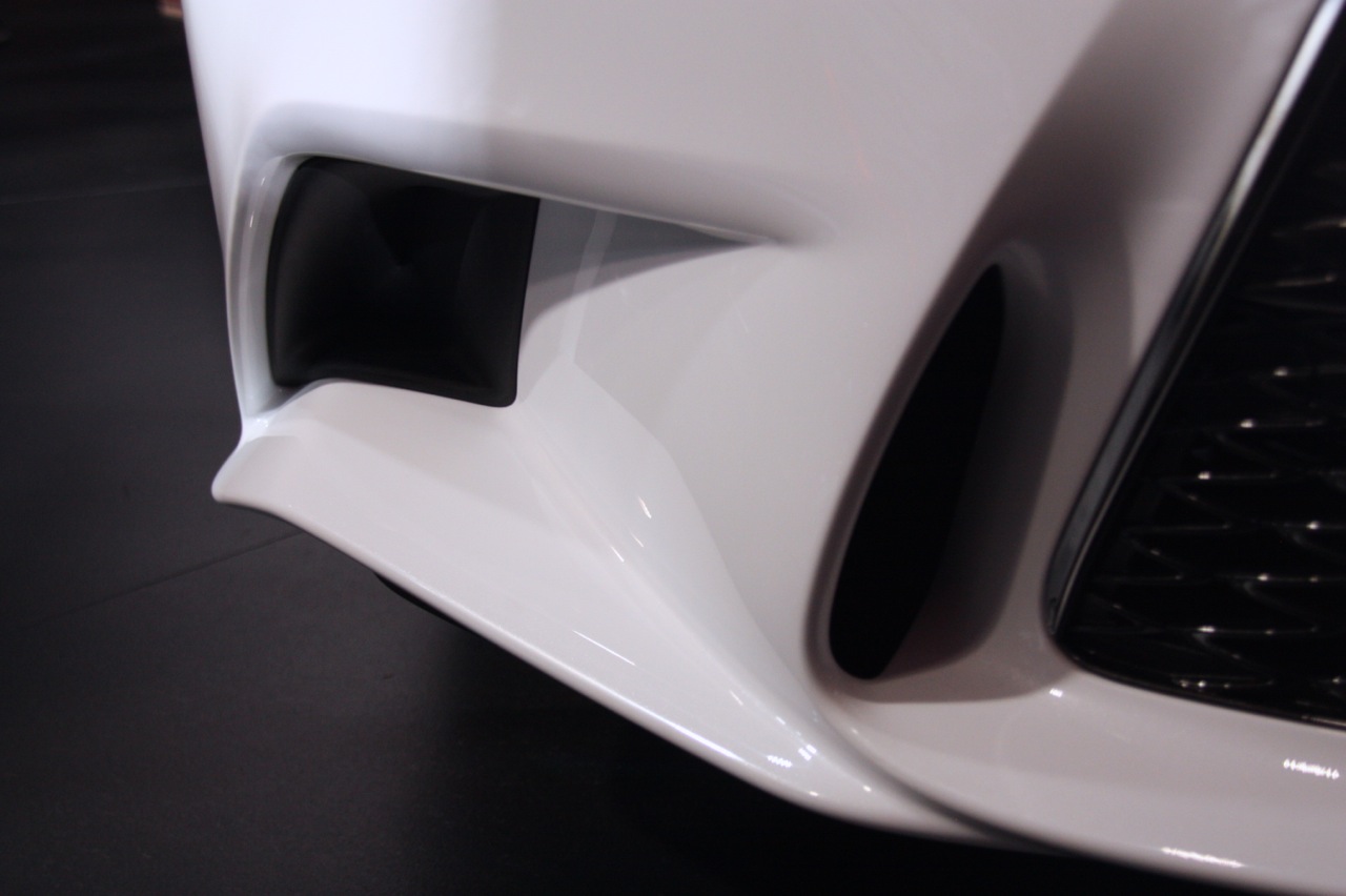 2014-lexus-is-detroit-2013-15
