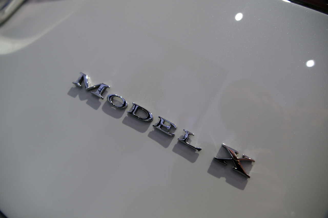 tesla-model-x-detroit-2013-17