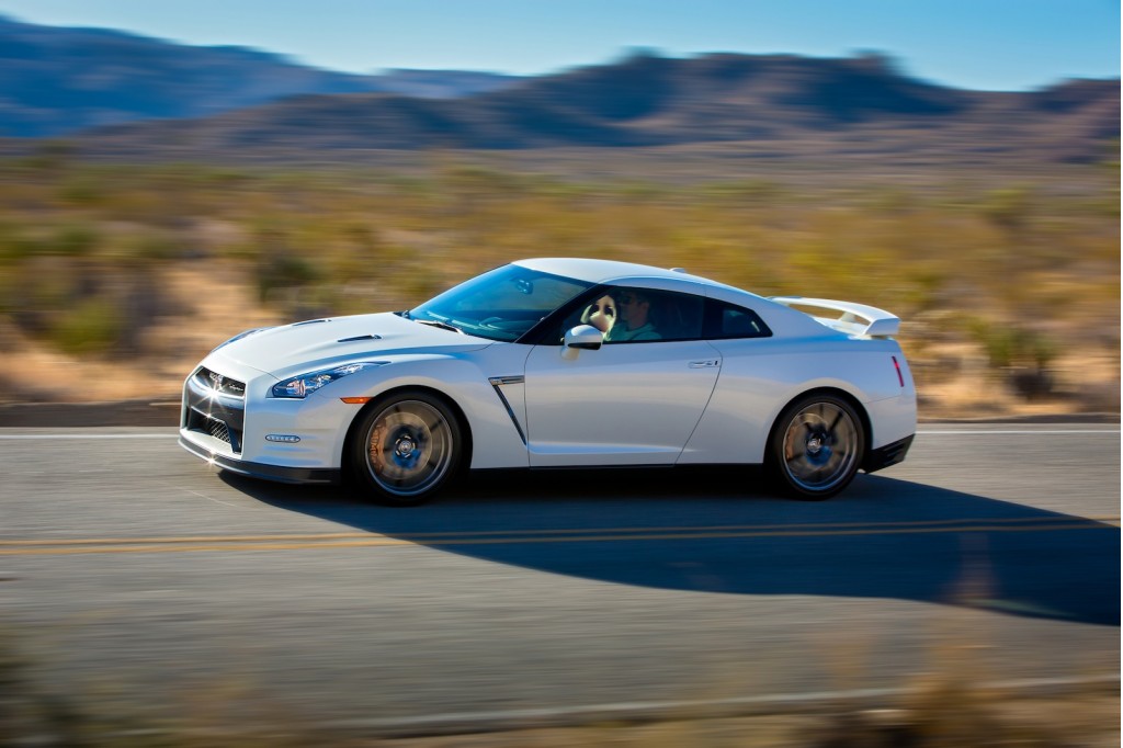 2014-nissan-gt-r_100414412_l