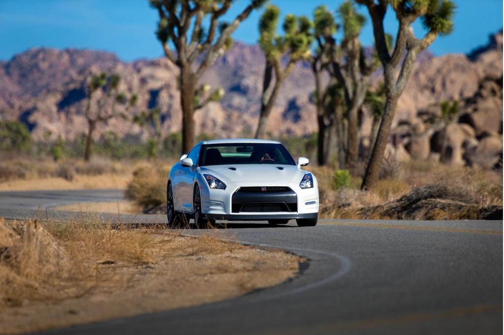 2014-nissan-gt-r_100414423_l