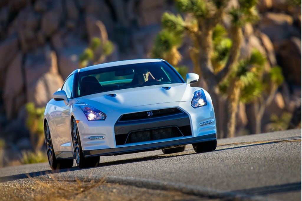 2014-nissan-gt-r_100414430_l