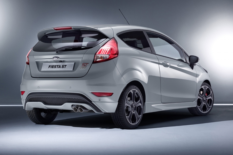 Ford-Fiesta-ST200-2