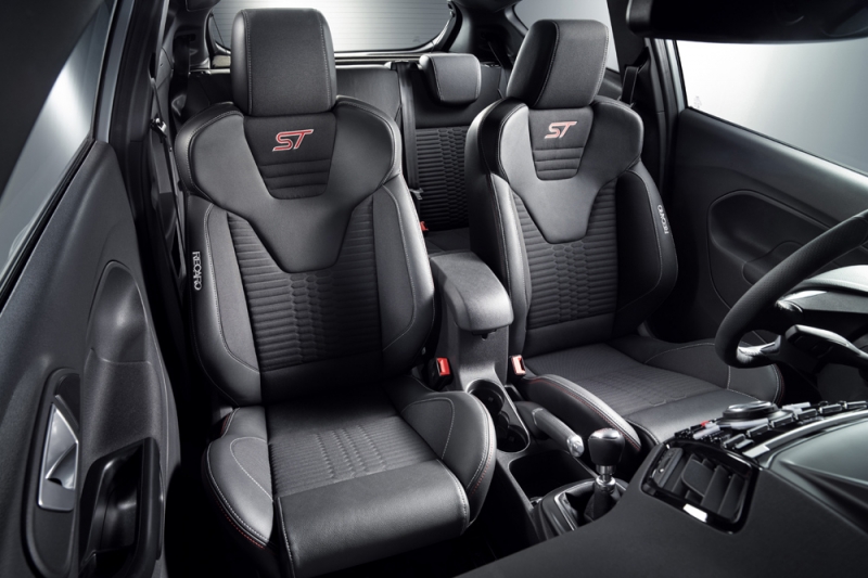 Ford-Fiesta-ST200-10
