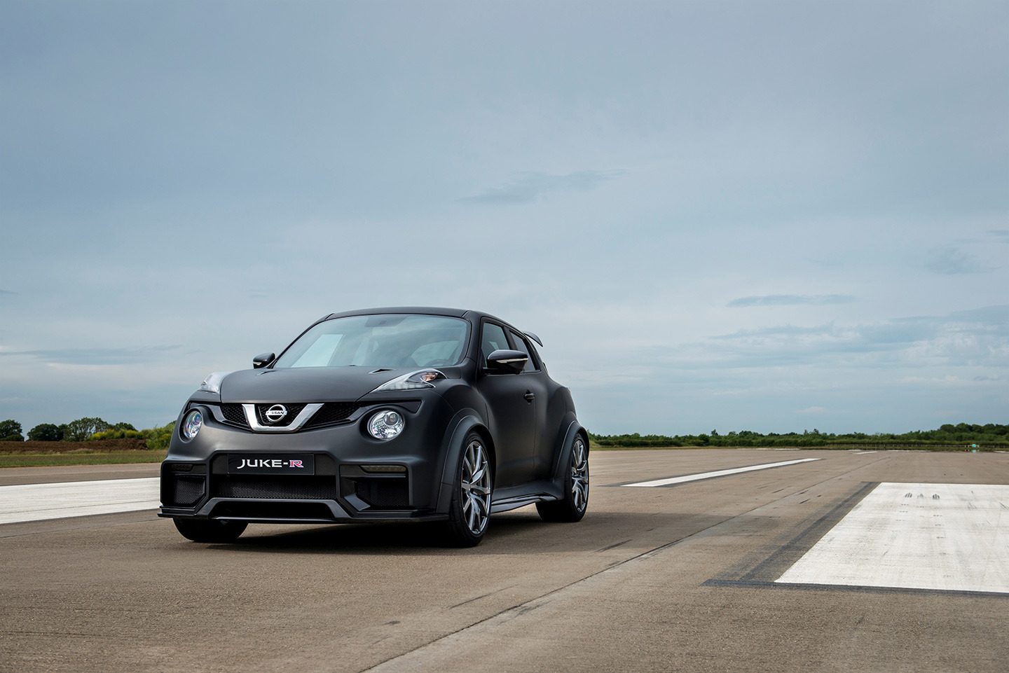 nissan-juke-r-2-0-2015-15-1440px