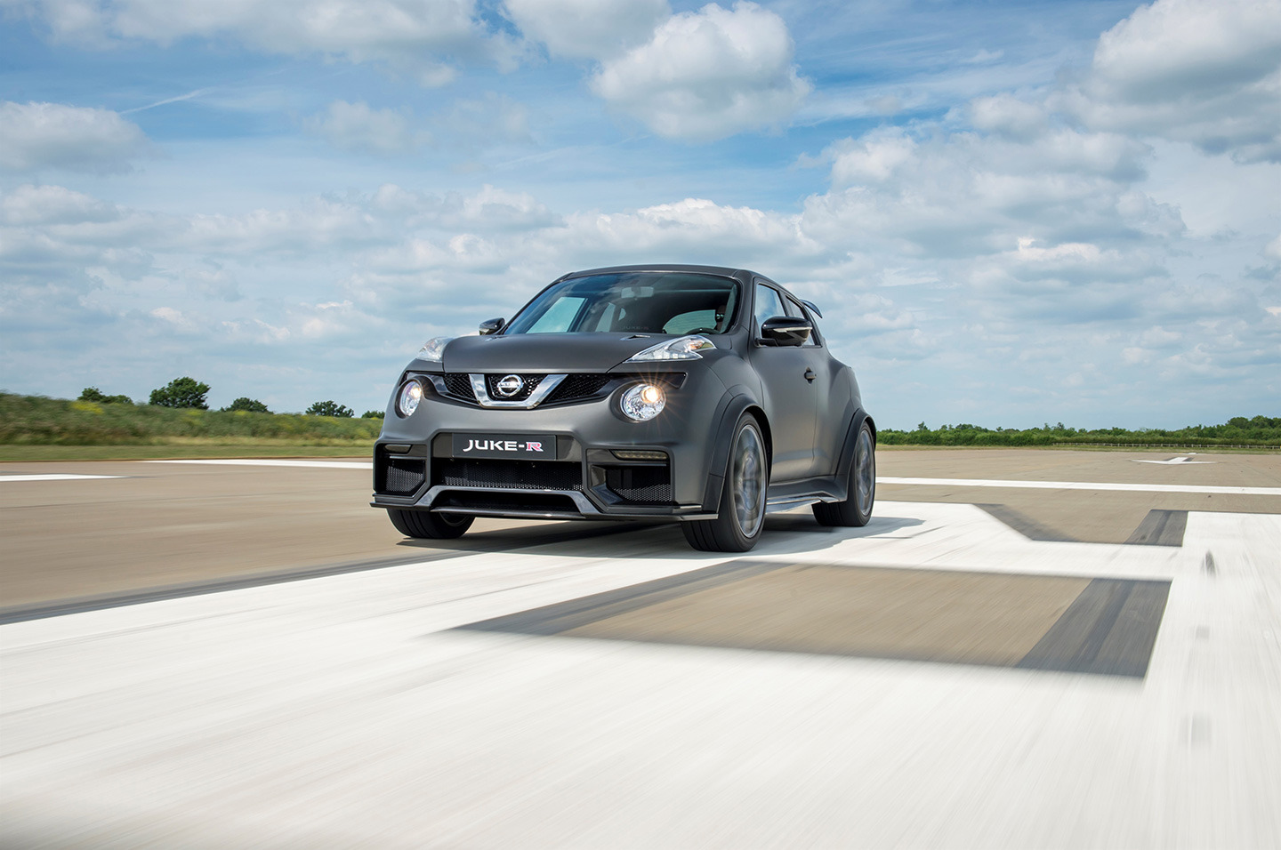 nissan-juke-r-2-0-2015-17-1440px