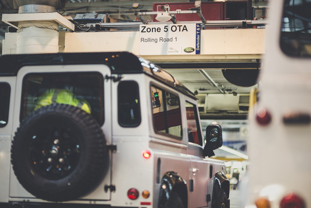 Land-Rover-Defender-2000000-33