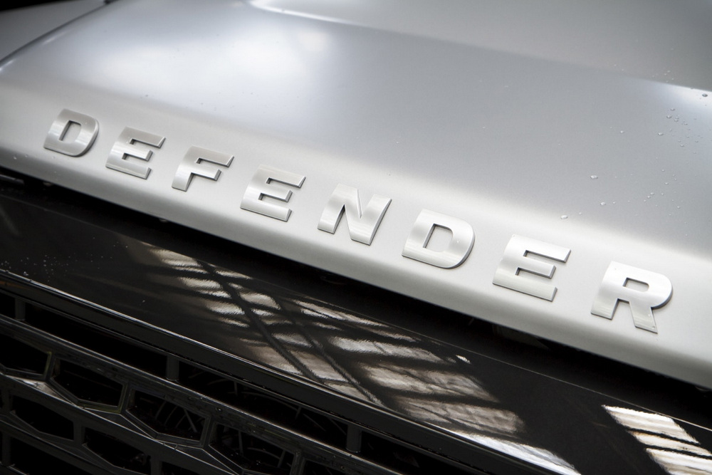 Land-Rover-Defender-2000000-31