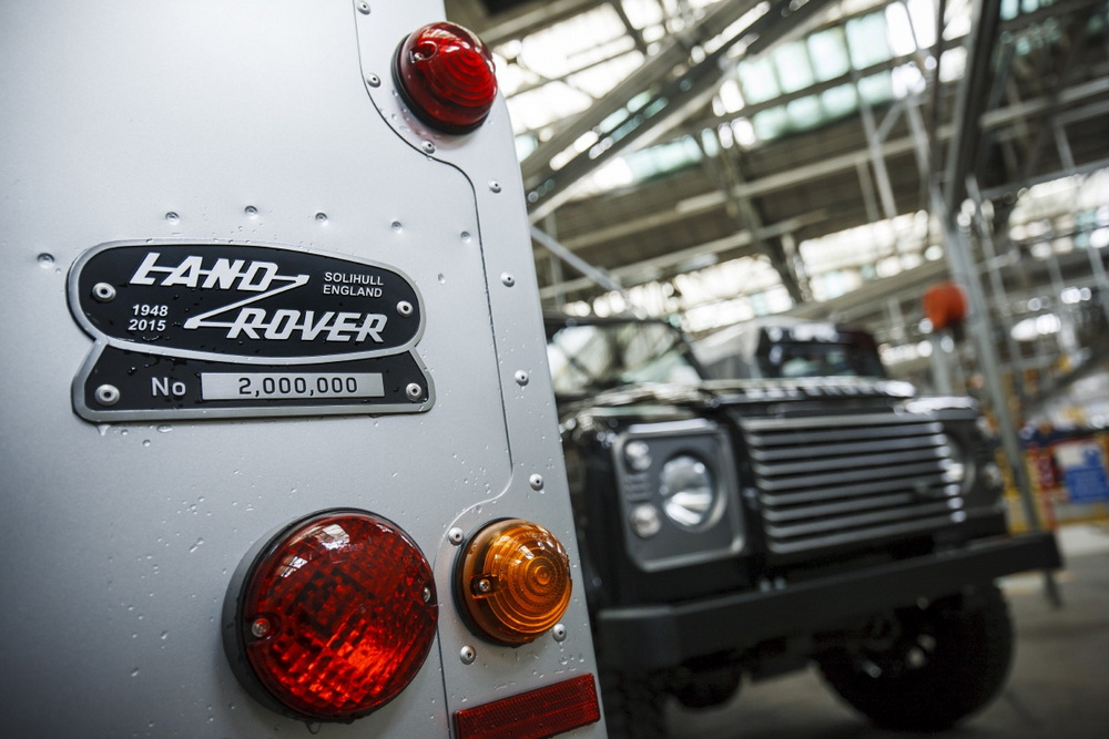 Land-Rover-Defender-2000000-29