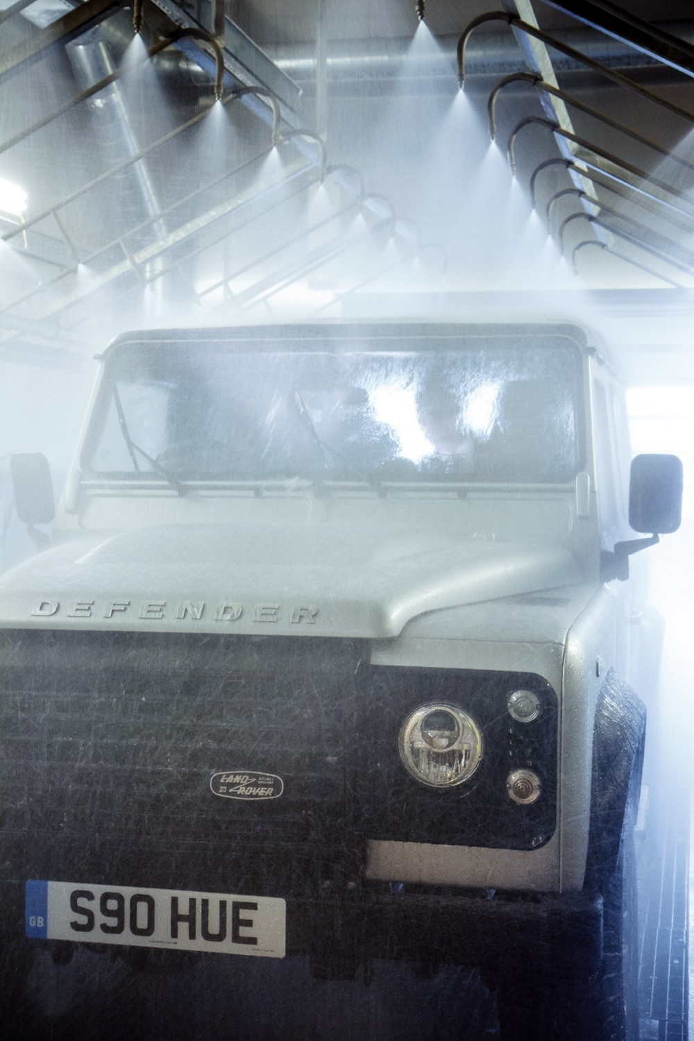 Land-Rover-Defender-2000000-28