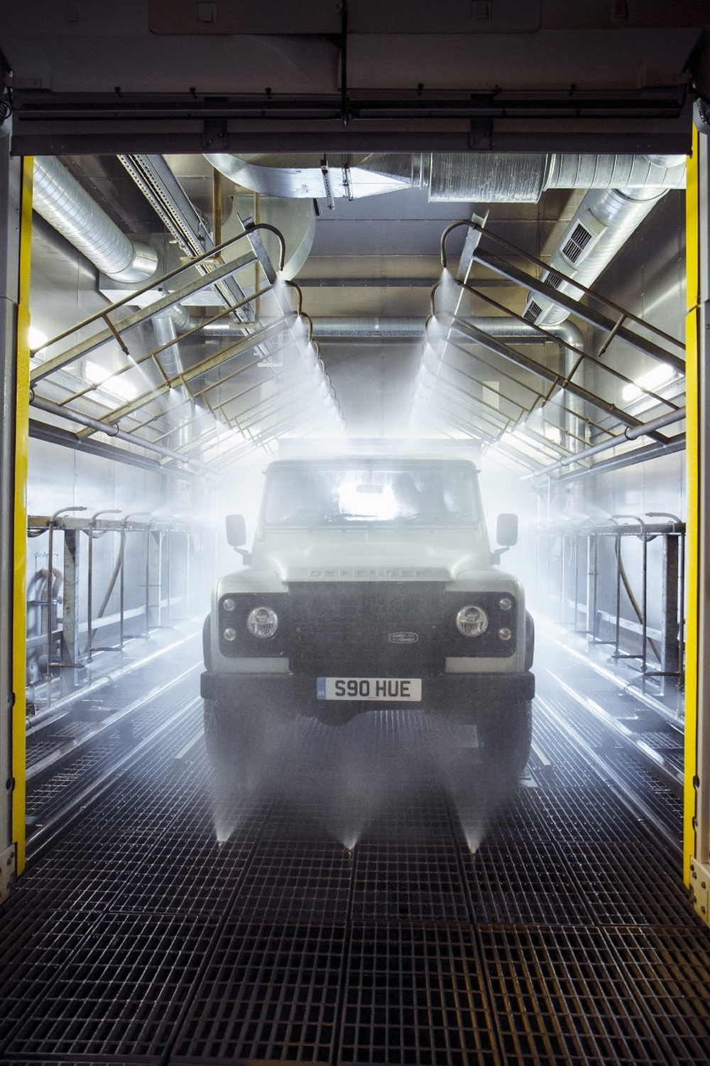 Land-Rover-Defender-2000000-27