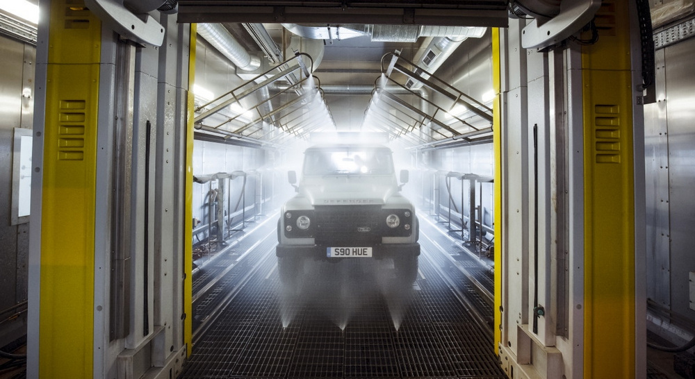 Land-Rover-Defender-2000000-25