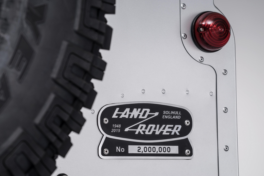 Land-Rover-Defender-2000000-17