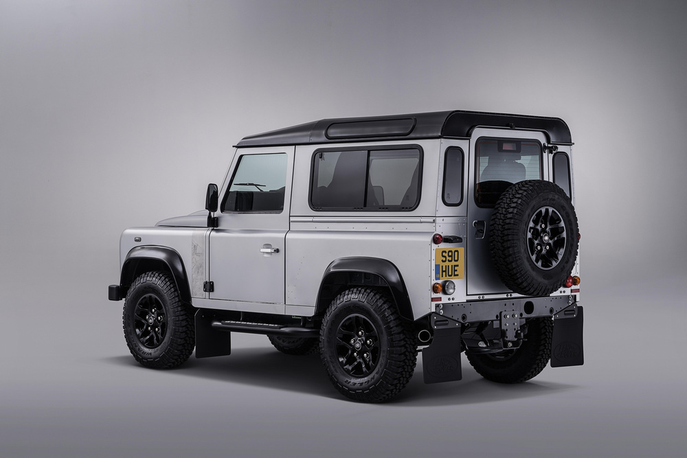 Land-Rover-Defender-2000000-7