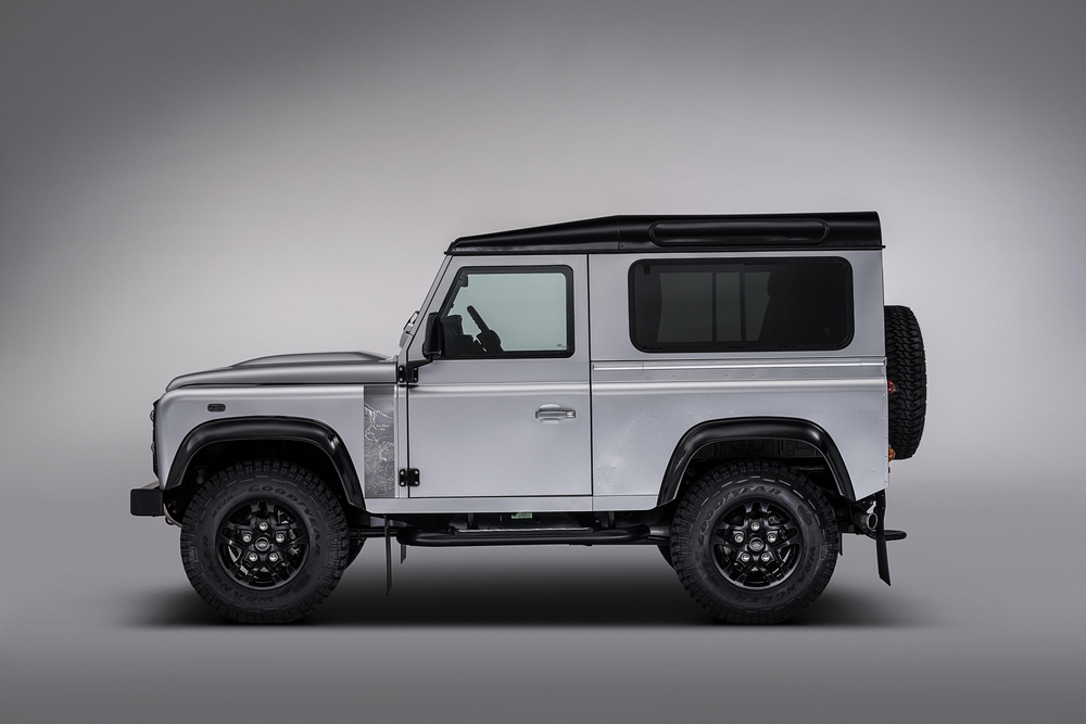 Land-Rover-Defender-2000000-6