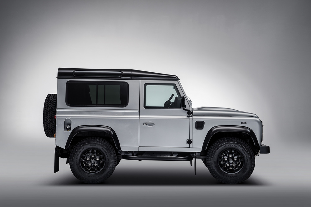 Land-Rover-Defender-2000000-5