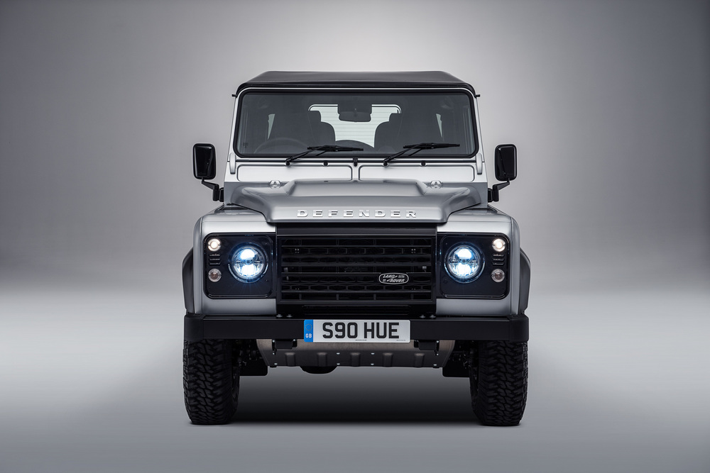 Land-Rover-Defender-2000000-3