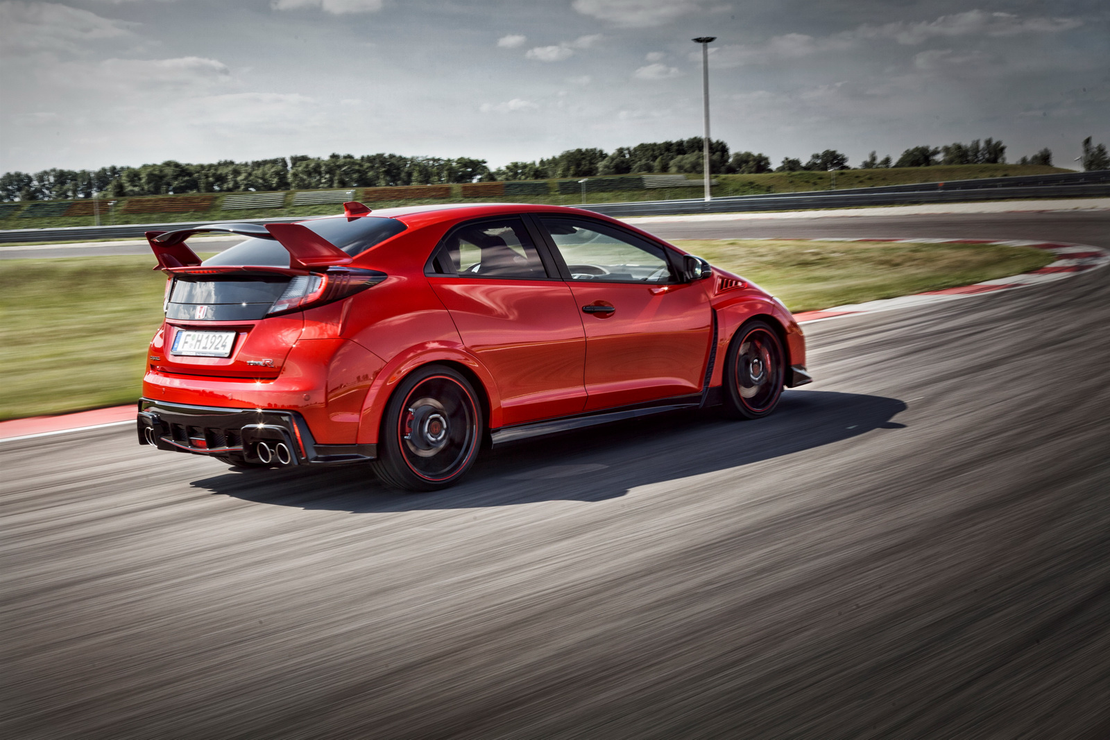 2015-Honda-Civic-Type-R-14