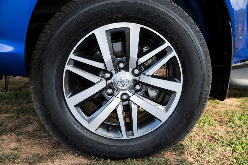 Toyota-Hilux-2016-16