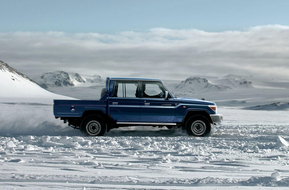 Toyota-Land-Cruiser-70-14