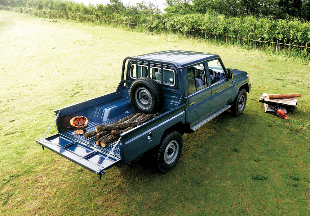 Toyota-Land-Cruiser-70-13