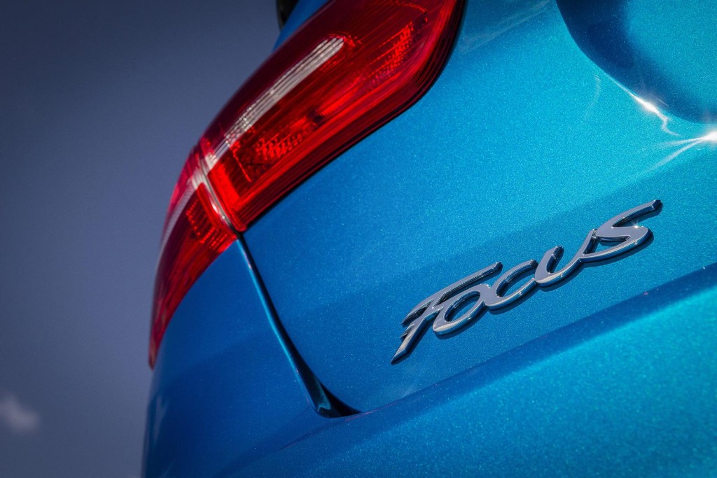 ford-focus-sedan-2015-201416336_7