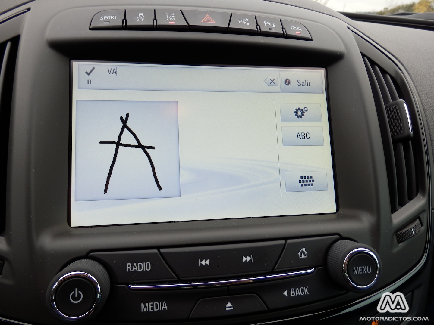 insignia_2014_pb070149_wt
