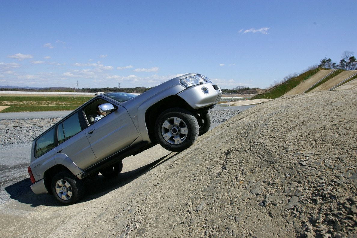 nissan4x4_100.jpg
