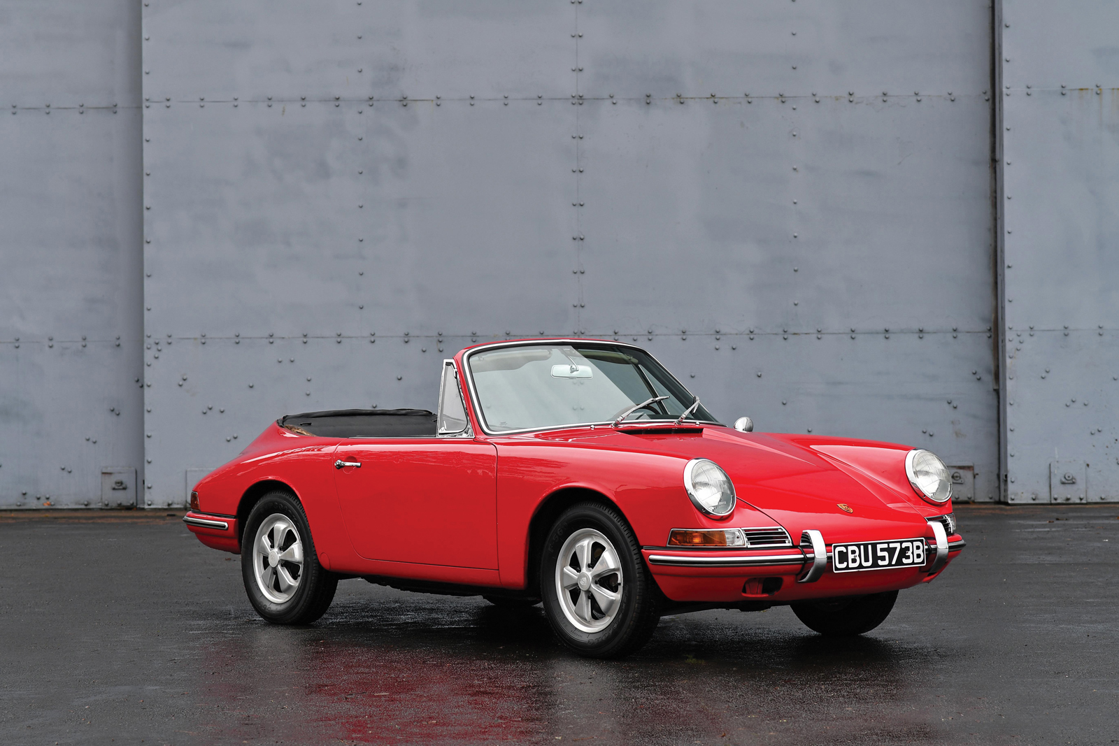 el-primer-porsche-911-descapotable-sale-a-subasta-su-precio-podria-rondar-el-millon-de-euros-01