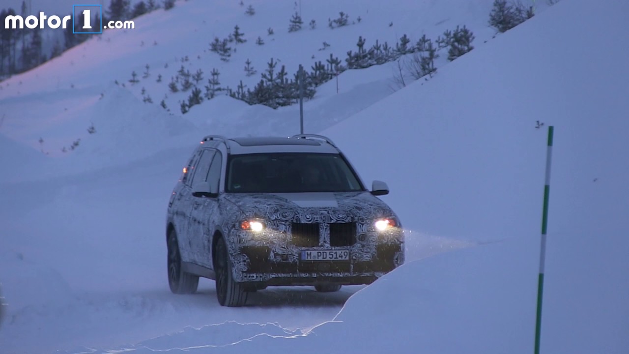 Vídeo: el BMW X7 ya rueda en la nieve
