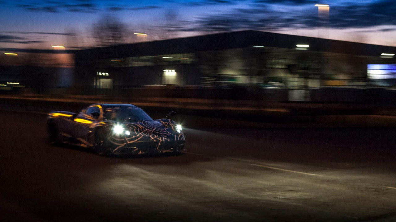 el-pagani-huayra-roadster-parte-del-huayra-bc-01