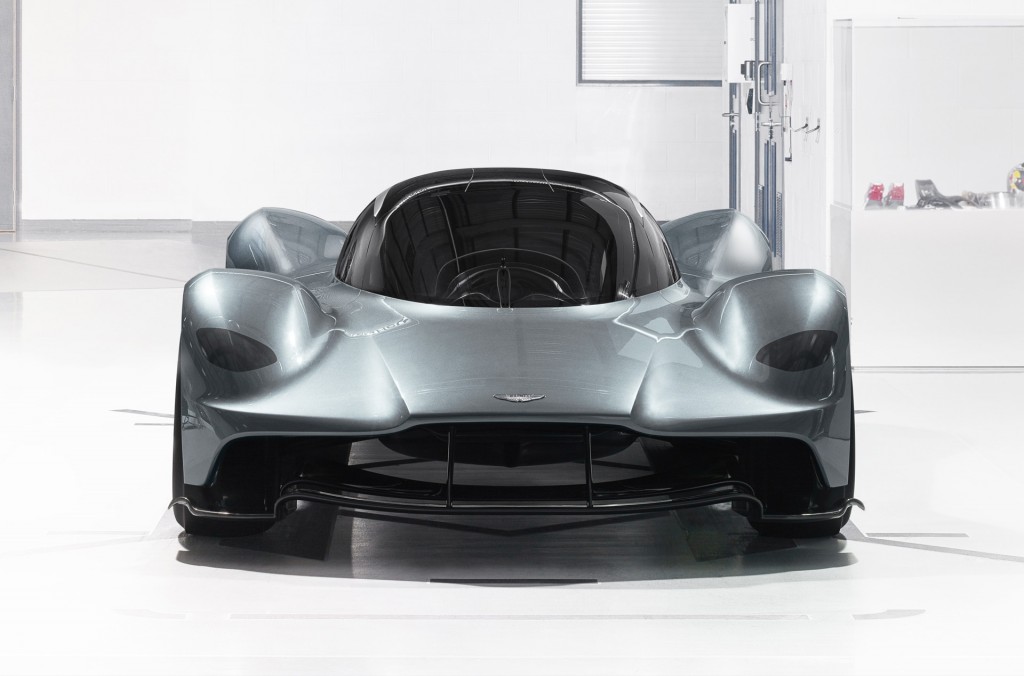 aston-martin-confirma-motor-cosworth-v12-para-el-am-rb-001-01
