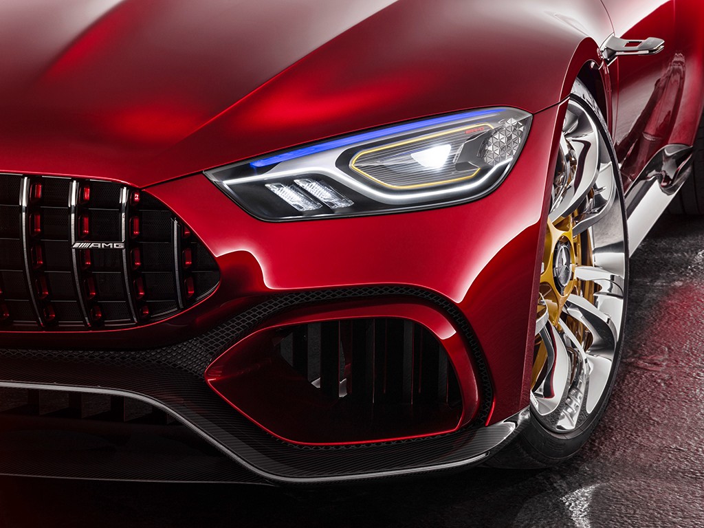 oficial-mercedes-amg-gt-concept-berlina-y-deportivo-van-de-la-mano-37