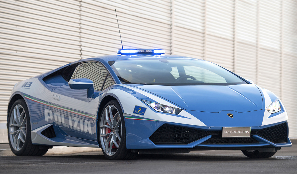 la-policia-italiana-estrena-nueva-montura-un-nuevo-lamborghini-huracan-03
