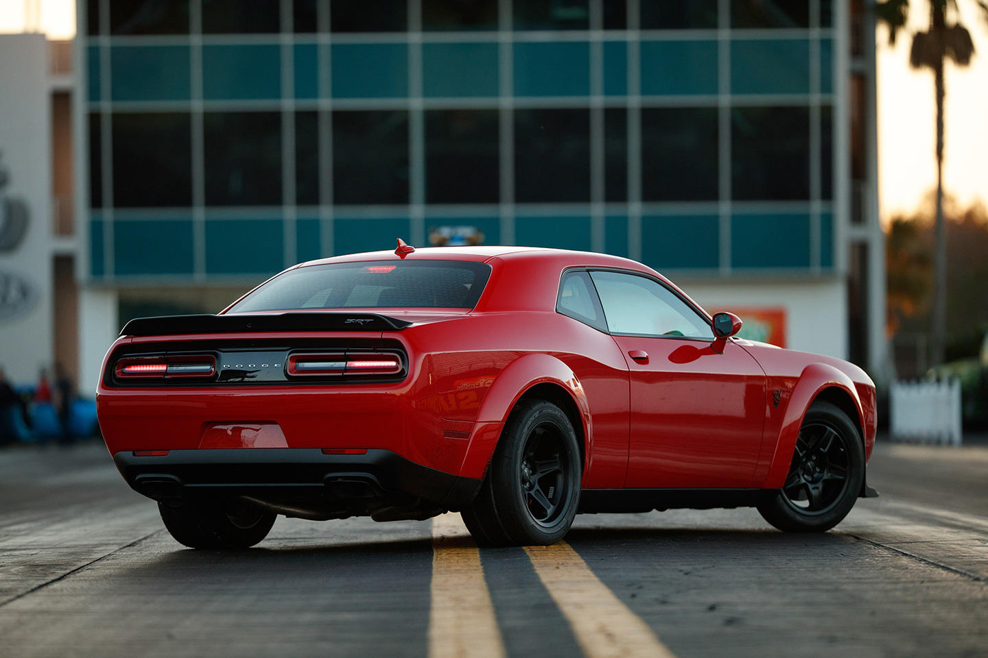 dodge-challenger-srt-demon-852-cv-y-un-0-96-km-h-en-2-3-segundos-hacer-drag-es-posible-con-un-coche-de-serie-10
