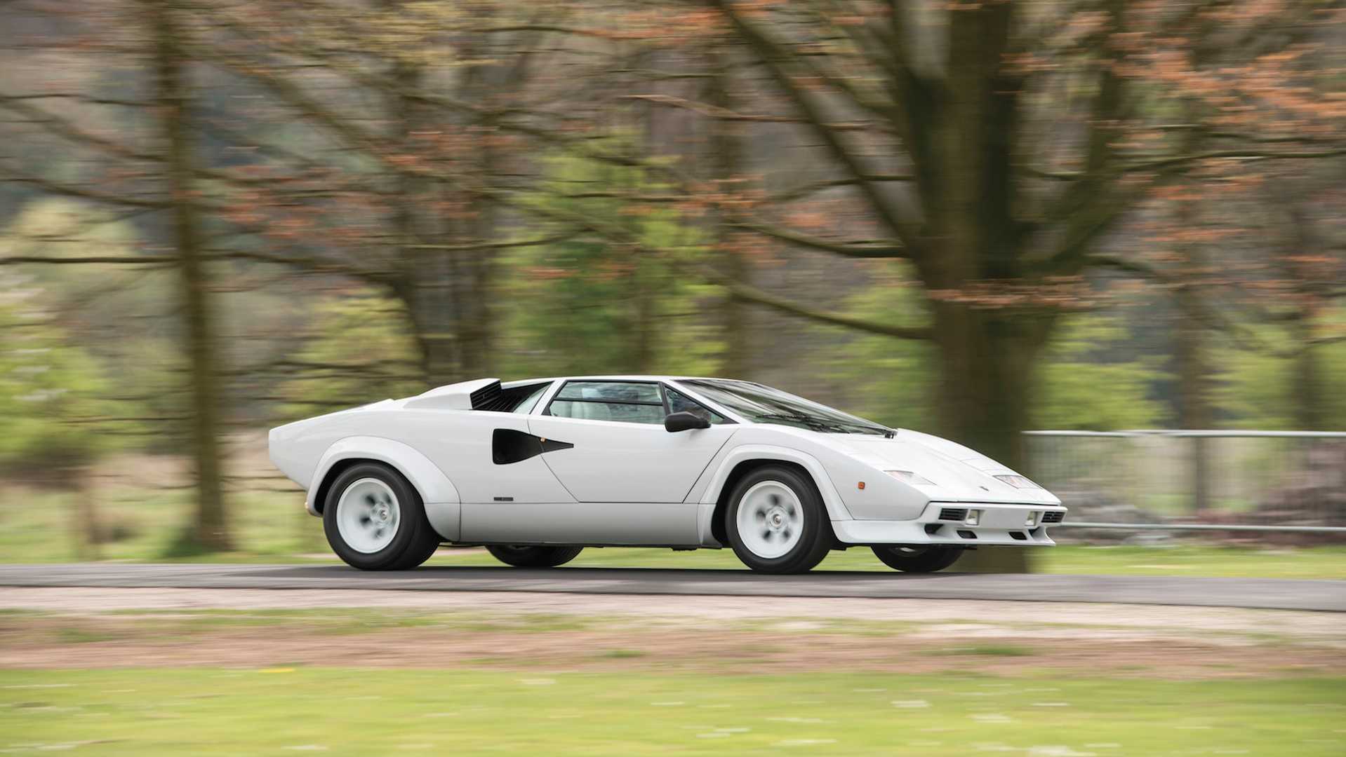 este-lamborghini-countach-tiene-acabados-en-oro-salio-asi-de-fabrica-y-ahora-llega-a-subasta-16