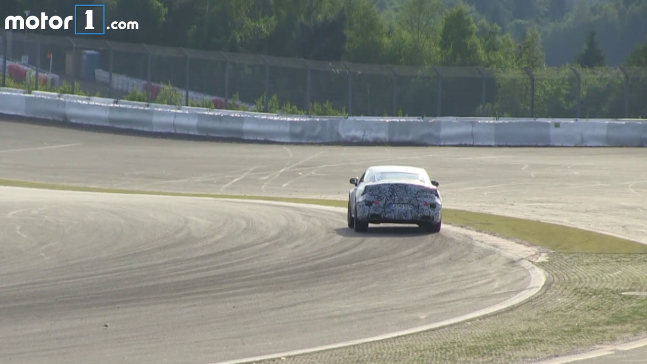 Vídeo: el Mercedes AMG GT de cuatro puertas vuela y suena de miedo en el ‘Ring