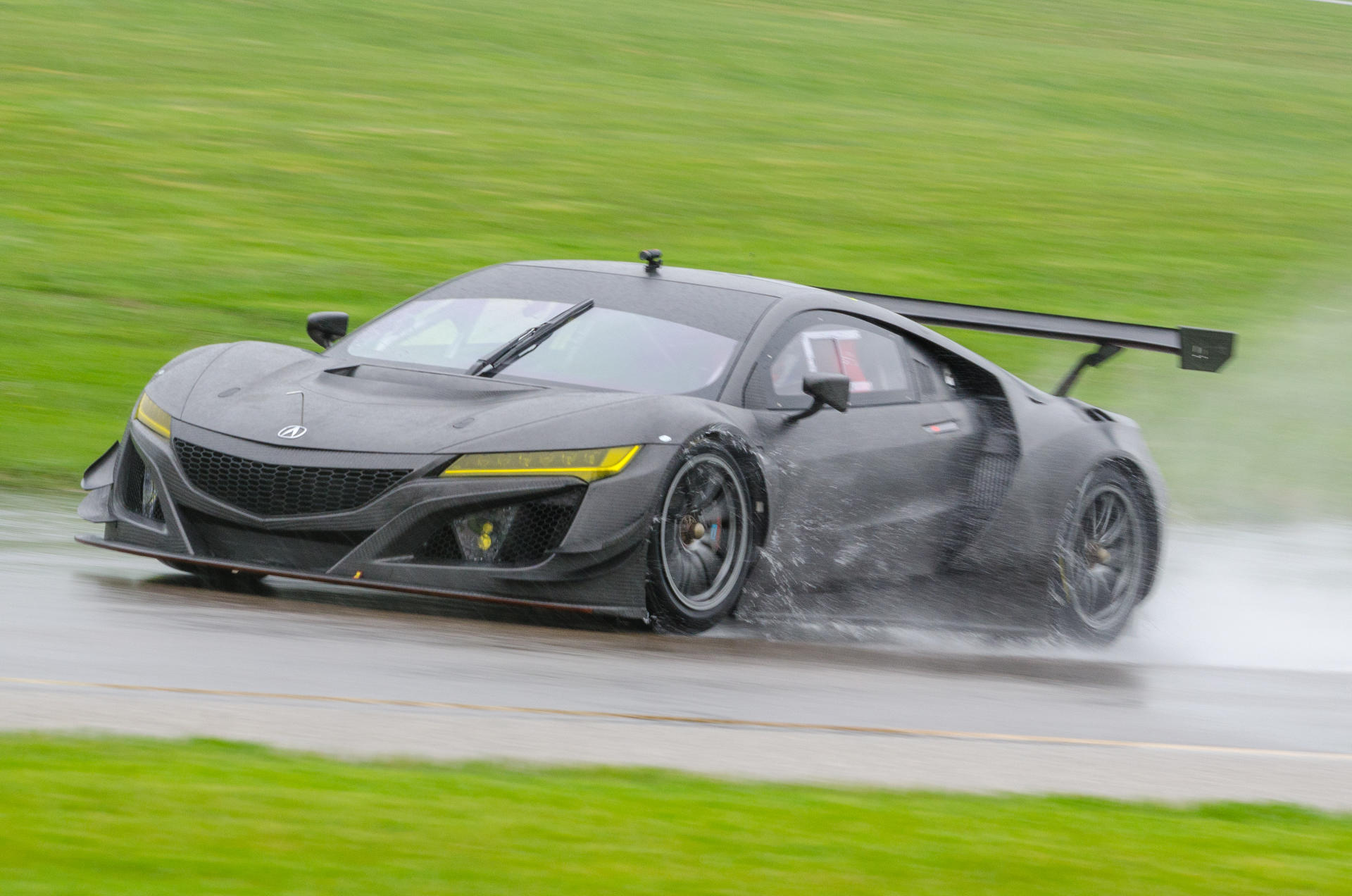 ya-puedes-hacerte-con-el-honda-nsx-gt3-de-competicion-pero-tienes-los-465-000-euros-que-cuesta-06
