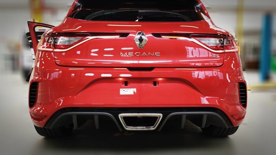 filtrado-asi-es-el-renault-megane-rs-2018-un-mes-antes-de-su-presentacion-01