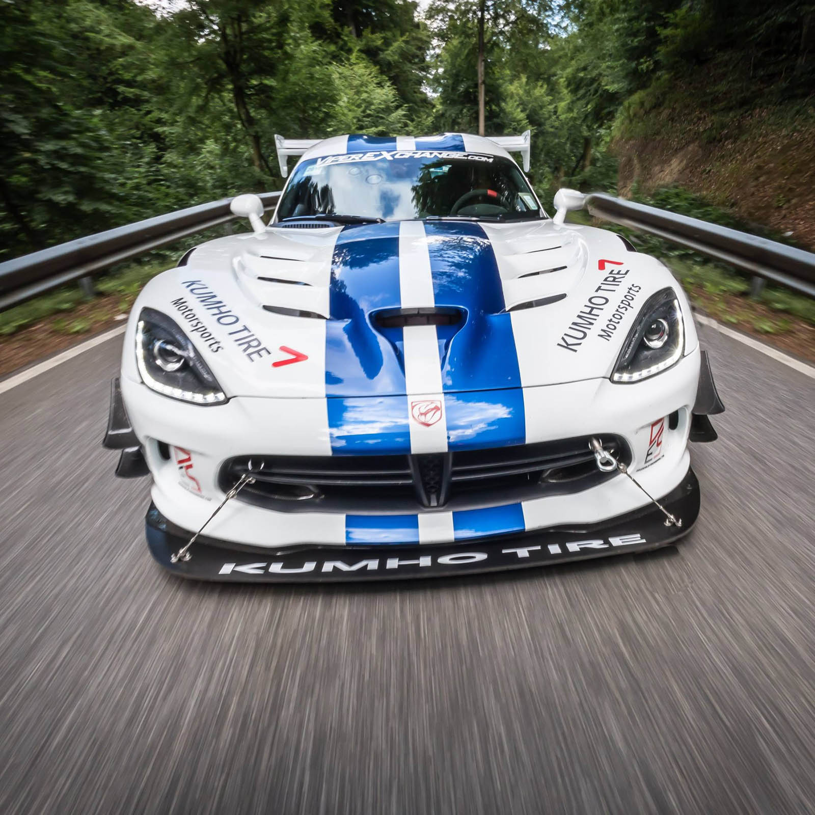 el-dodge-viper-acr-vuelve-a-nurburgring-otra-vez-y-fracasa-en-el-intento-de-romper-los-7-minutos-01