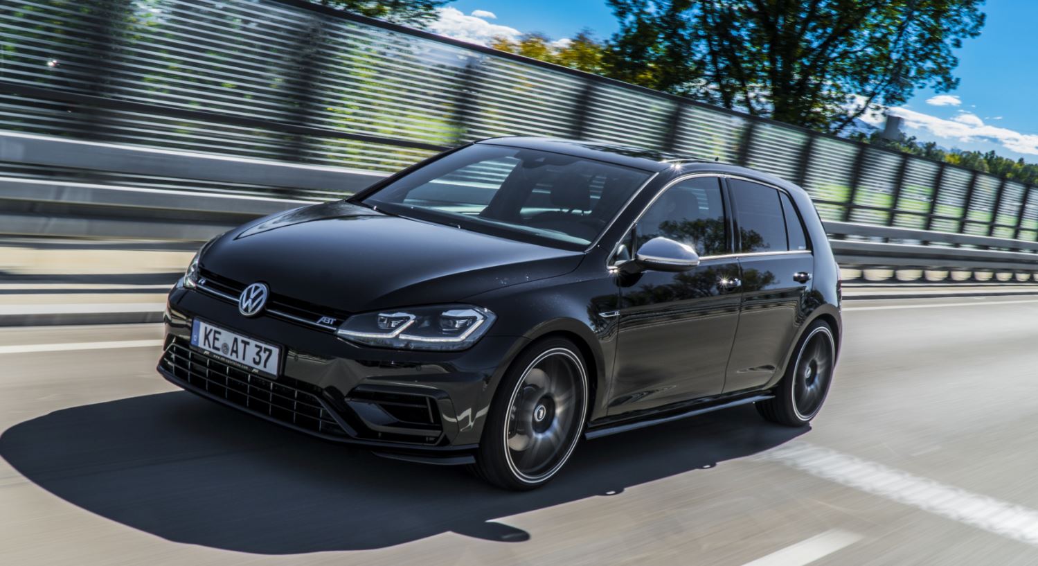 el-abt-volkswagen-golf-r-recorta-distancias-con-los-audi-rs3-y-mercedes-amg-a45-02