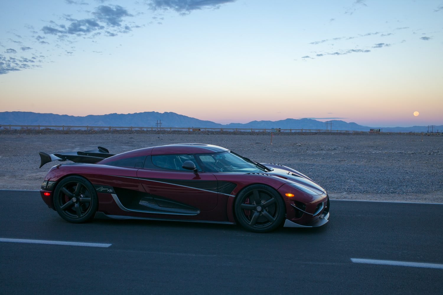 el-koenigsegg-agera-rs-logra-un-nuevo-record-de-velocidad-447-2-km-h-la-pelota-esta-en-el-tejado-del-bugatti-chiron-01