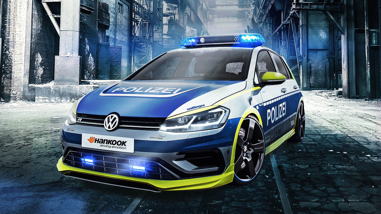 que-harias-si-te-persigue-un-volkswagen-golf-r-de-la-policia-con-400-cv-01