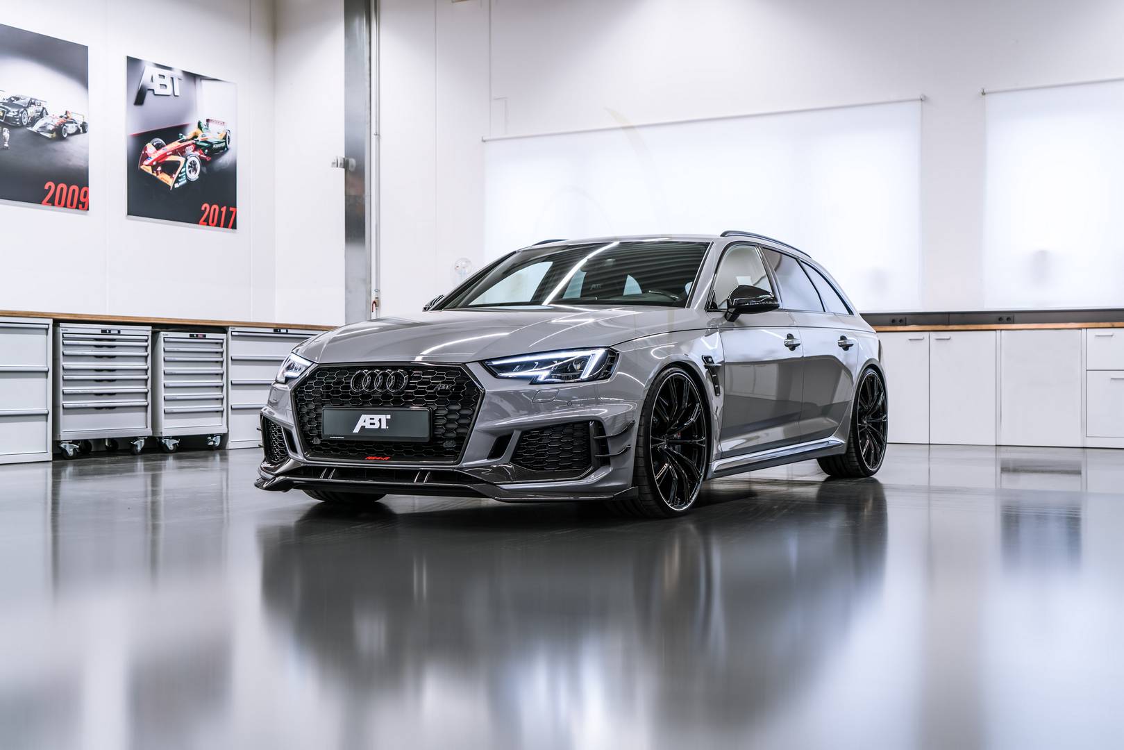 con-el-abt-audi-rs4-r-de-530-cv-seras-el-padre-mas-rapido-del-colegio-11