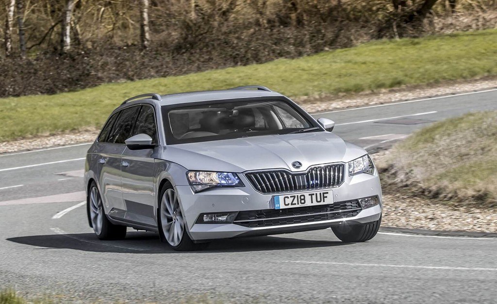 por-que-demonios-cuesta-mas-de-130-000-euros-este-skoda-superb-combi-03