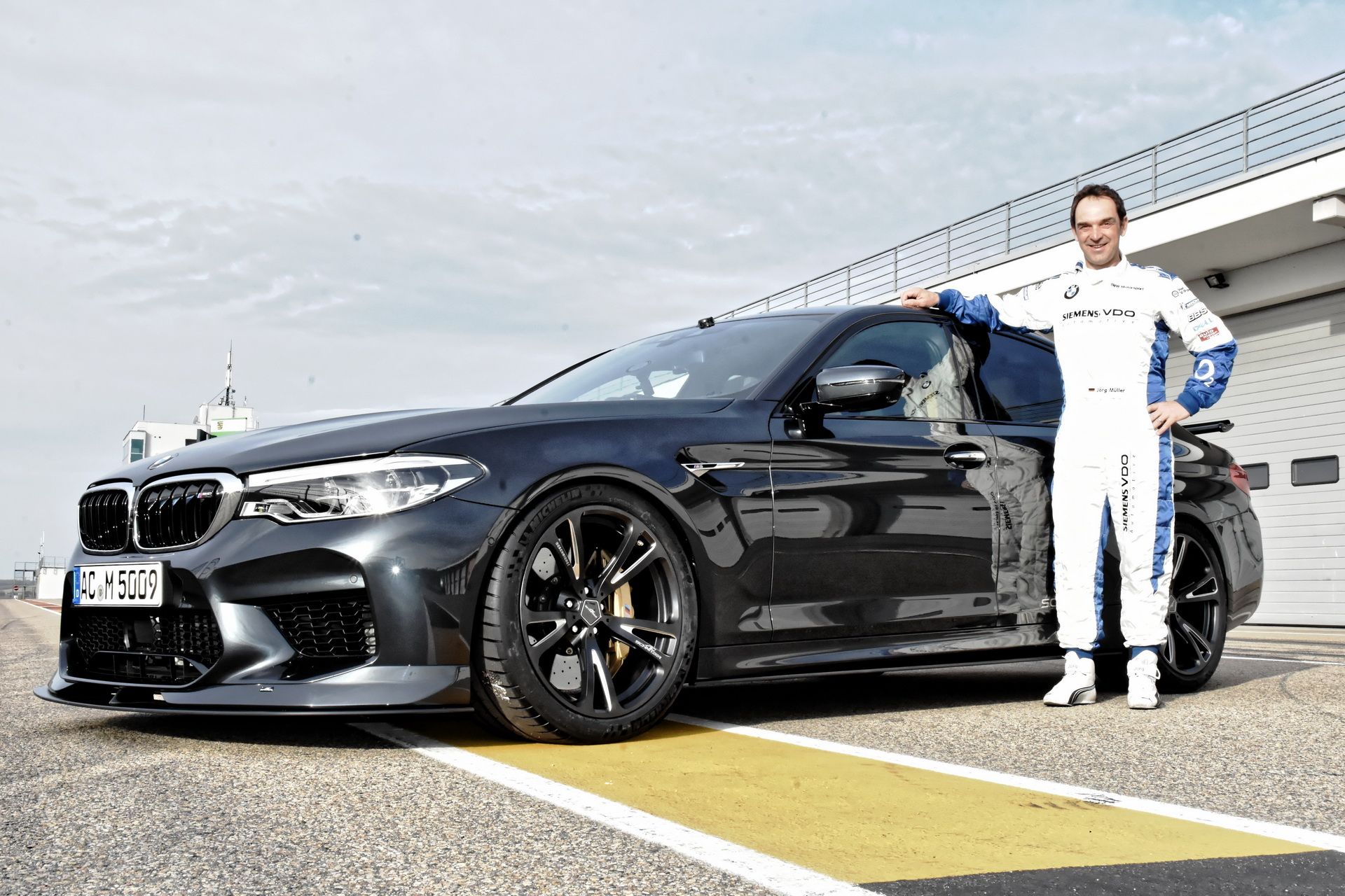 el-bmw-m5-de-ac-schnitzer-es-mas-rapido-que-un-porsche-911-turbo-en-el-circuito-de-sachsenring-10
