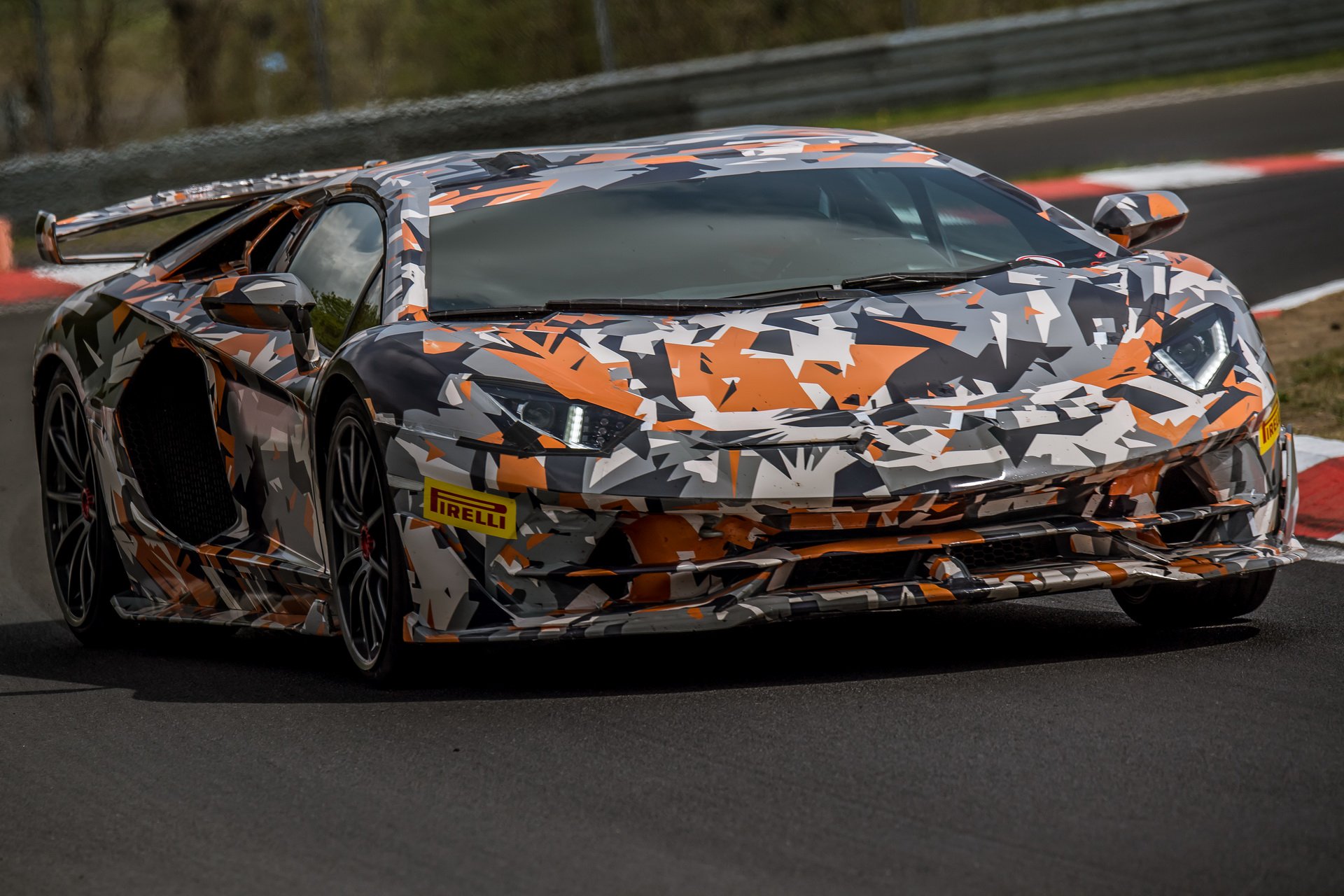 lamborghini-aventador-svj-se-corona-con-el-record-en-nurburgring-el-porsche-911-gt2-rs-queda-destronado-01